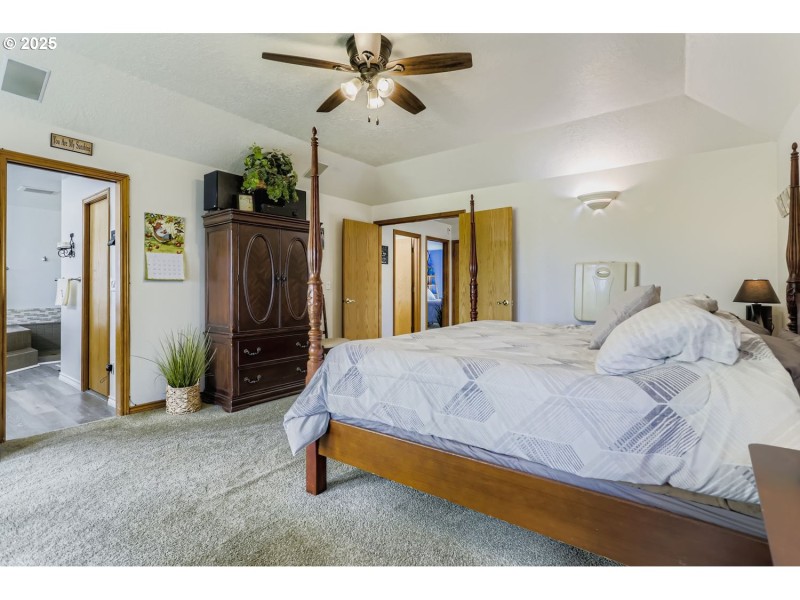Bedroom, Primary