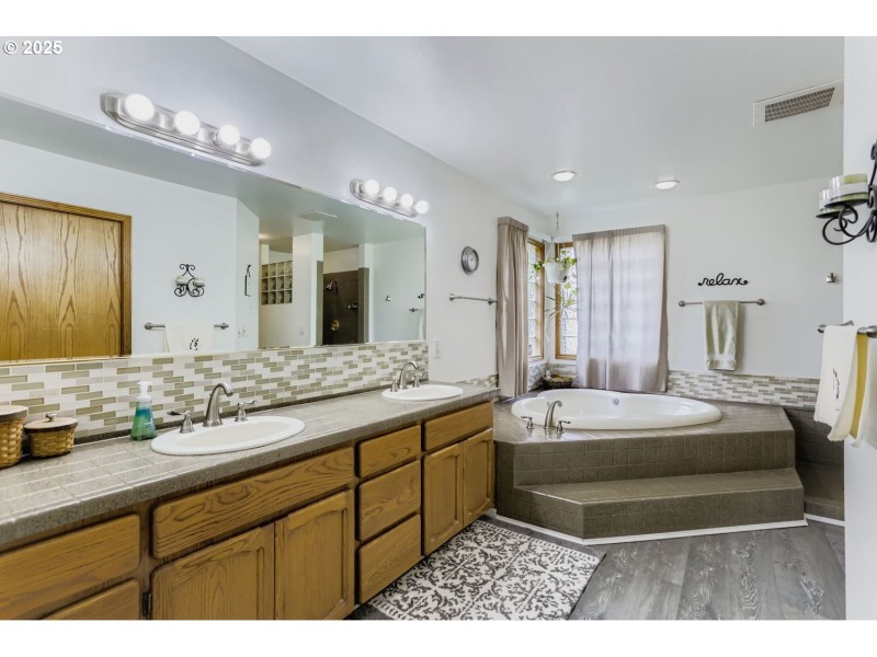 Bathroom, Attached