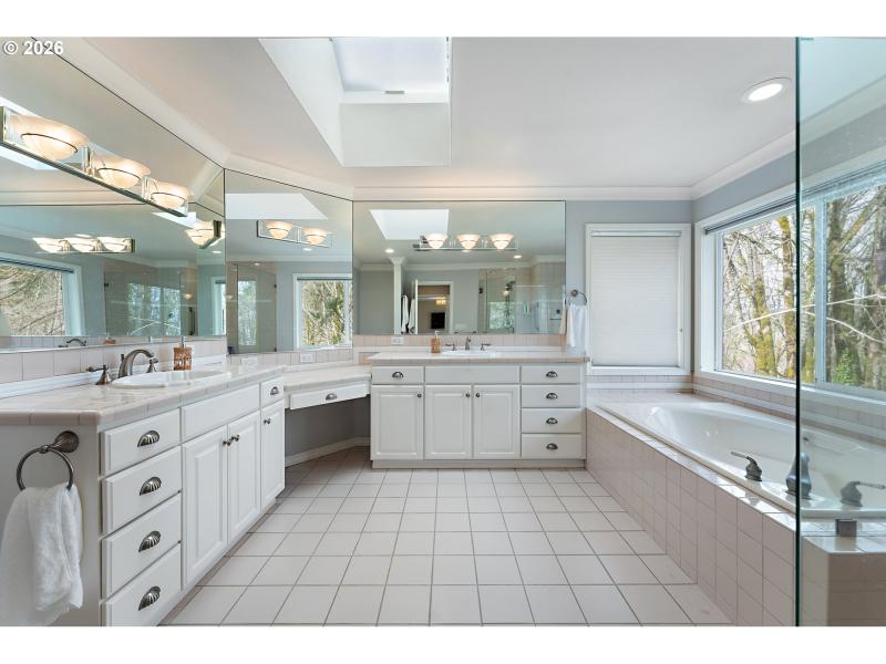 Owner's Suite Bathroom