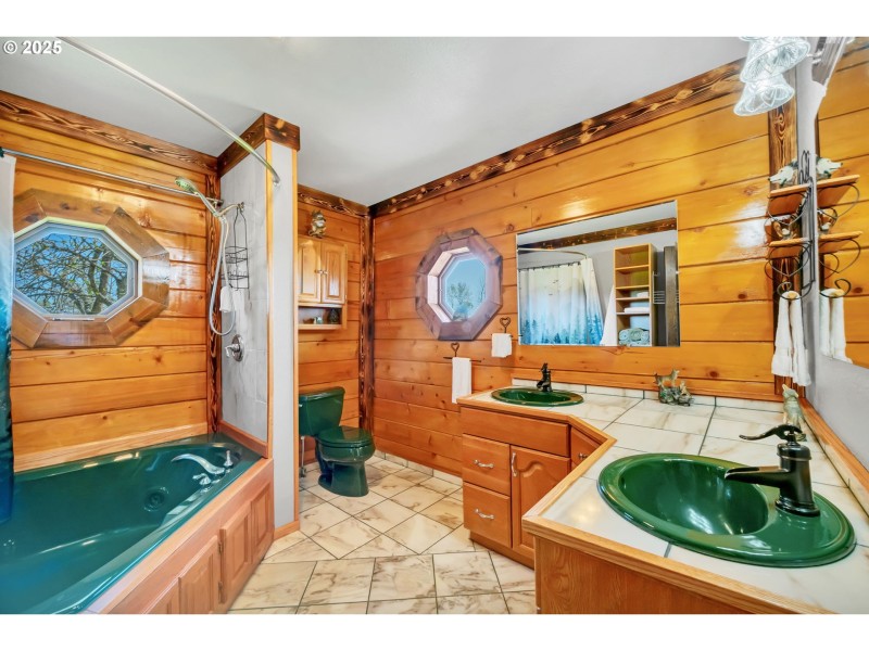 Bathroom, Attached