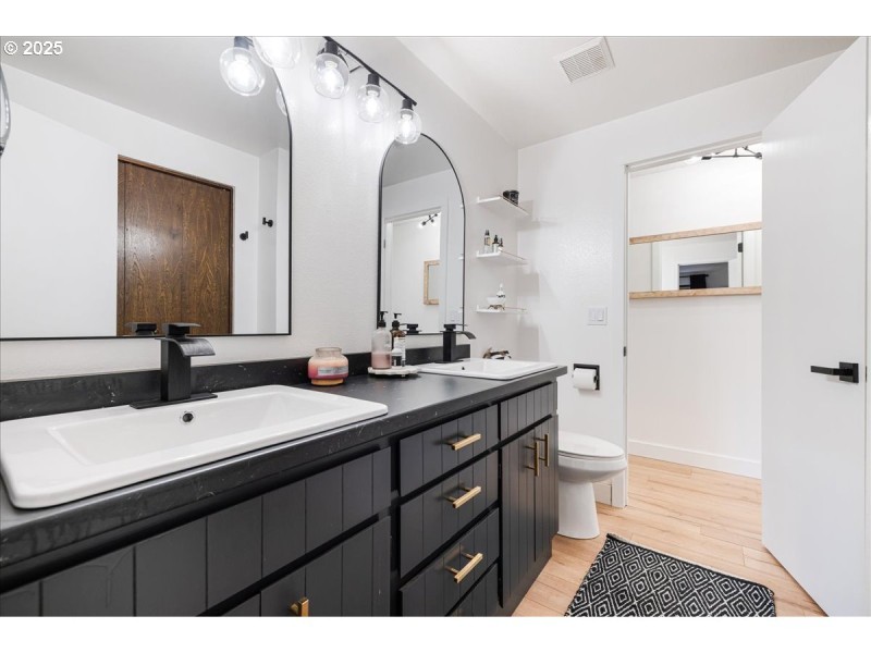 Bathroom, Attached
