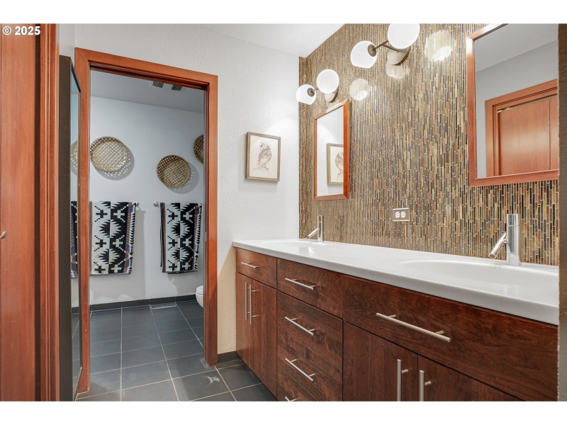 Bathroom, Attached