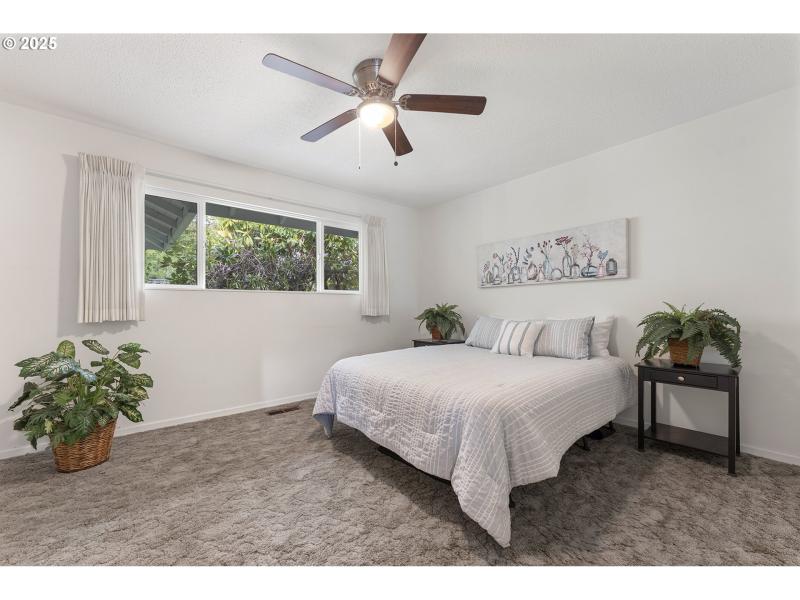 Bedroom, Primary