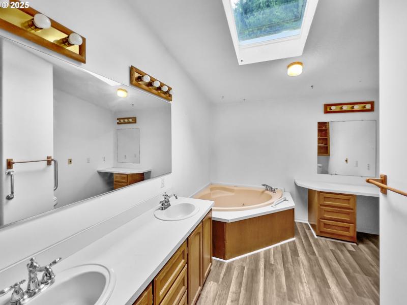 Owner's Suite Bathroom