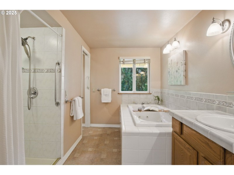 Owner's Suite Bathroom