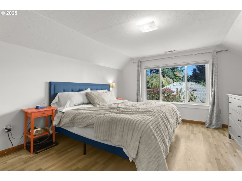 Bedroom, Primary