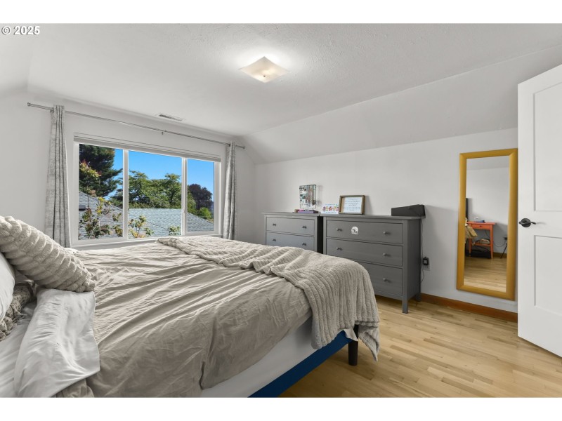 Bedroom, Primary