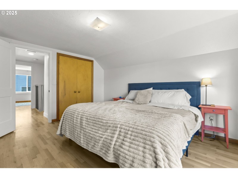 Bedroom, Primary