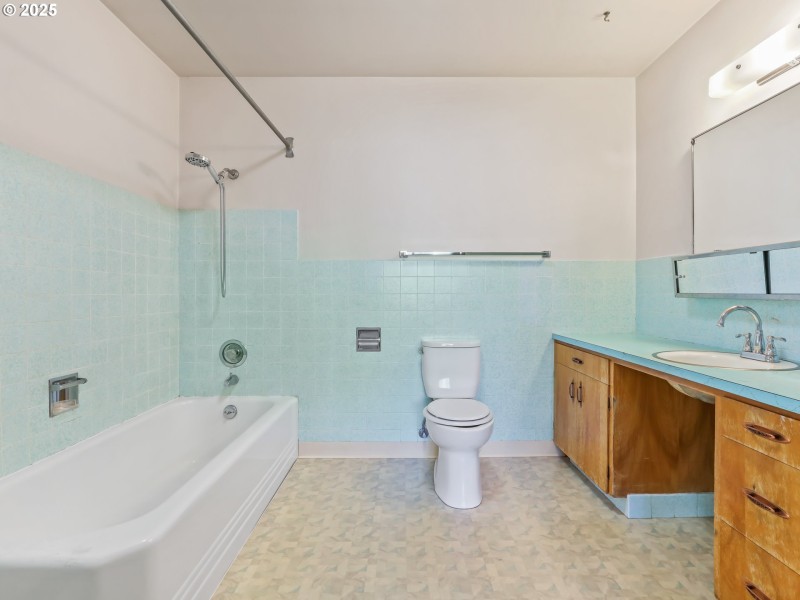 Bathroom, Attached