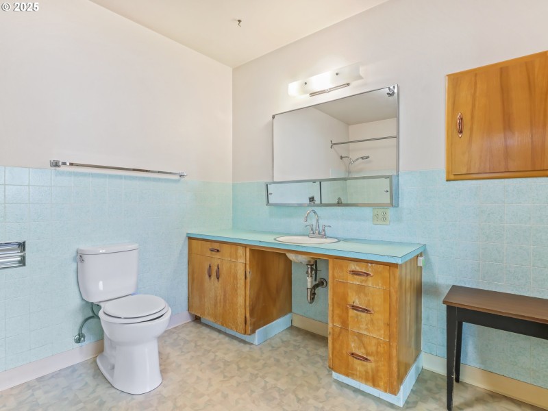 Bathroom, Attached