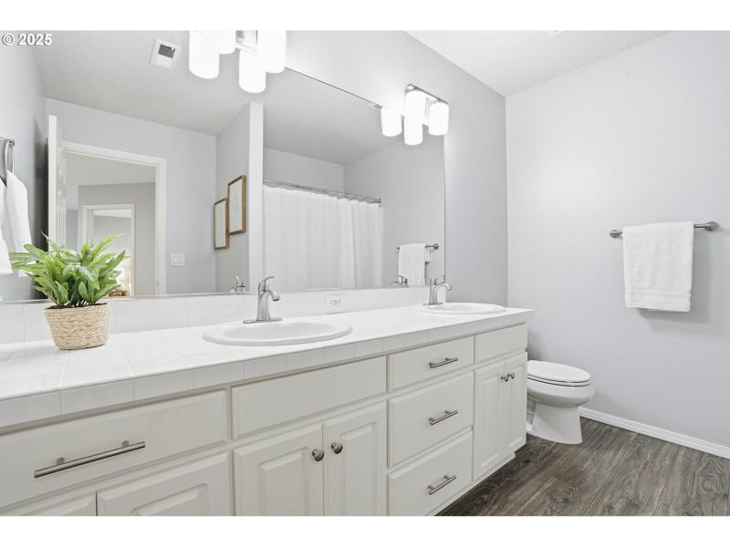 Bathroom, Continental