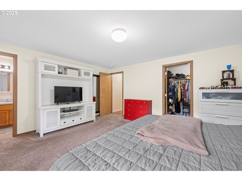 Bedroom, Primary