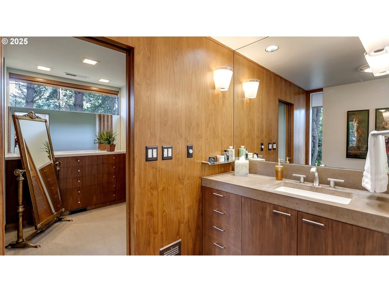 Bathroom, Attached