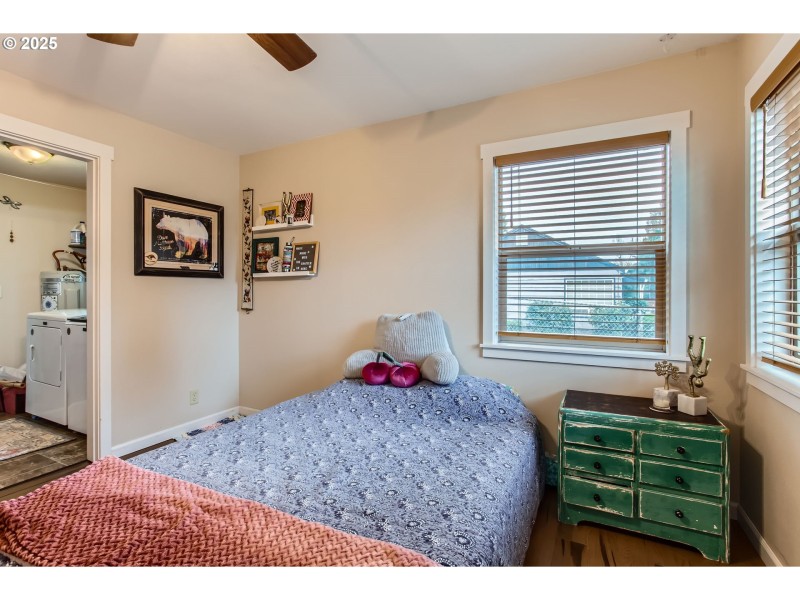 Bedroom, Primary