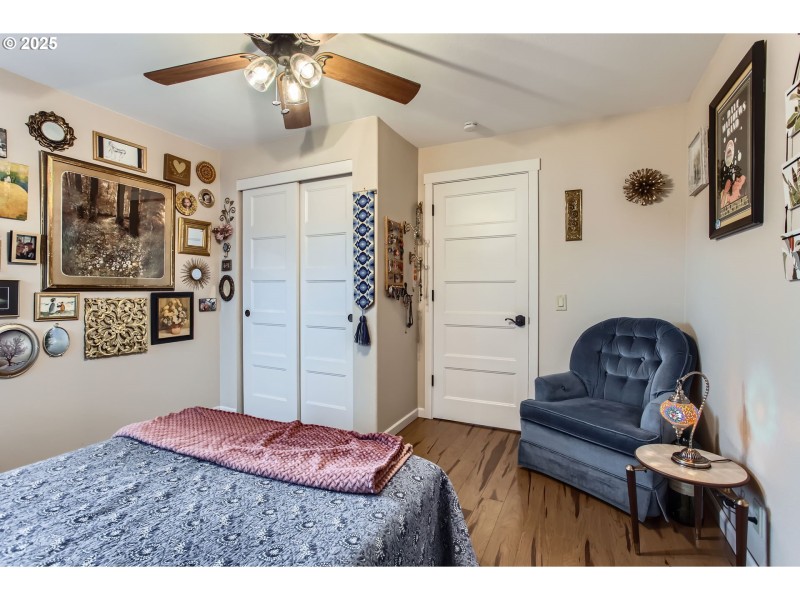 Bedroom, Primary