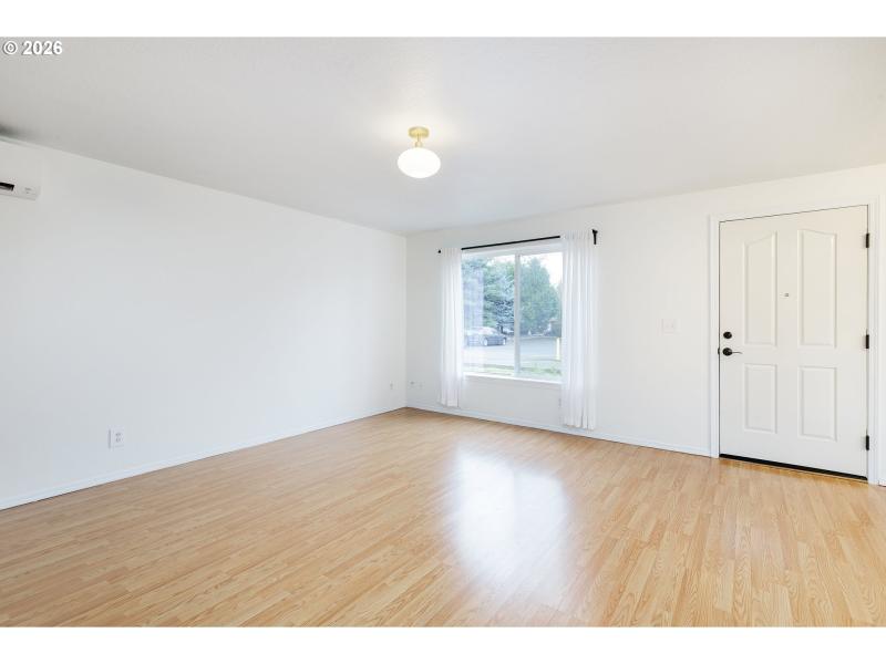 Living Room/Entrance