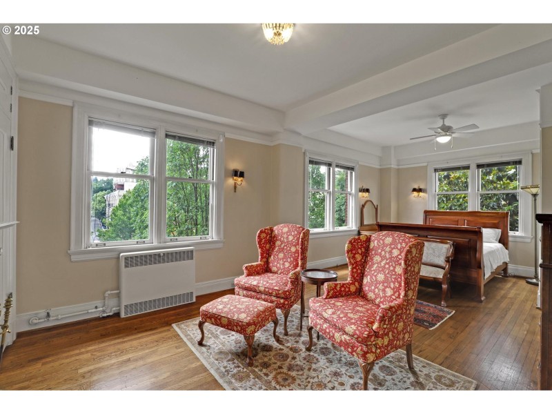 Bedroom, Primary