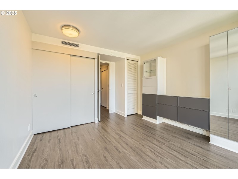 Bedroom, Primary