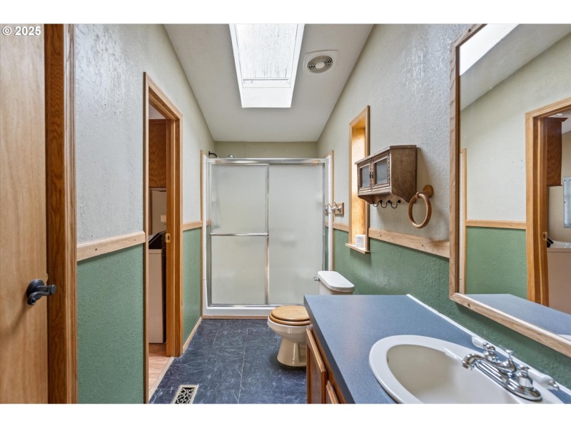 Bathroom, Attached