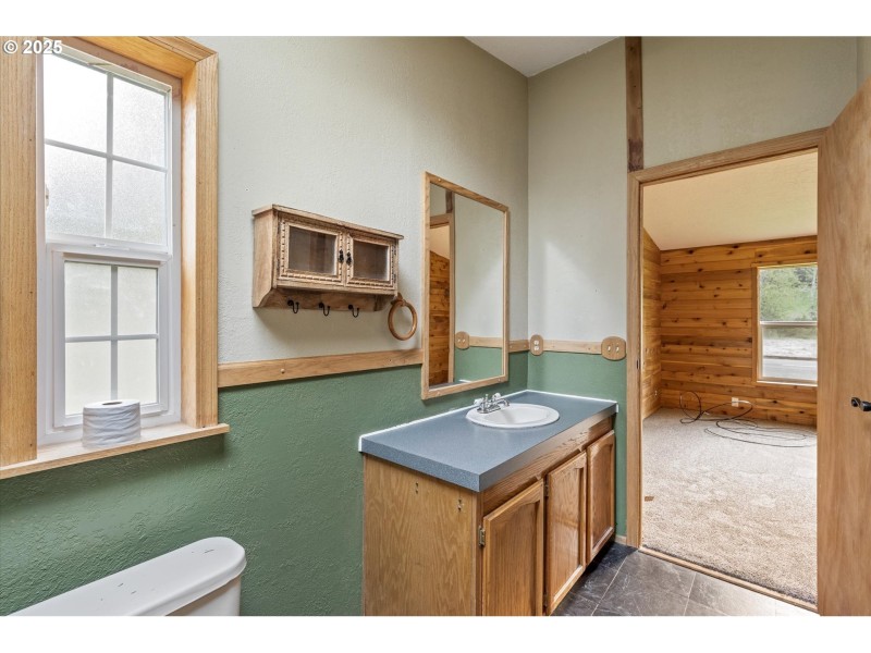 Bathroom, Attached