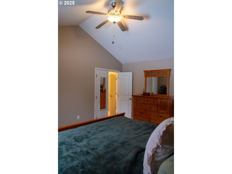 Bedroom, Primary