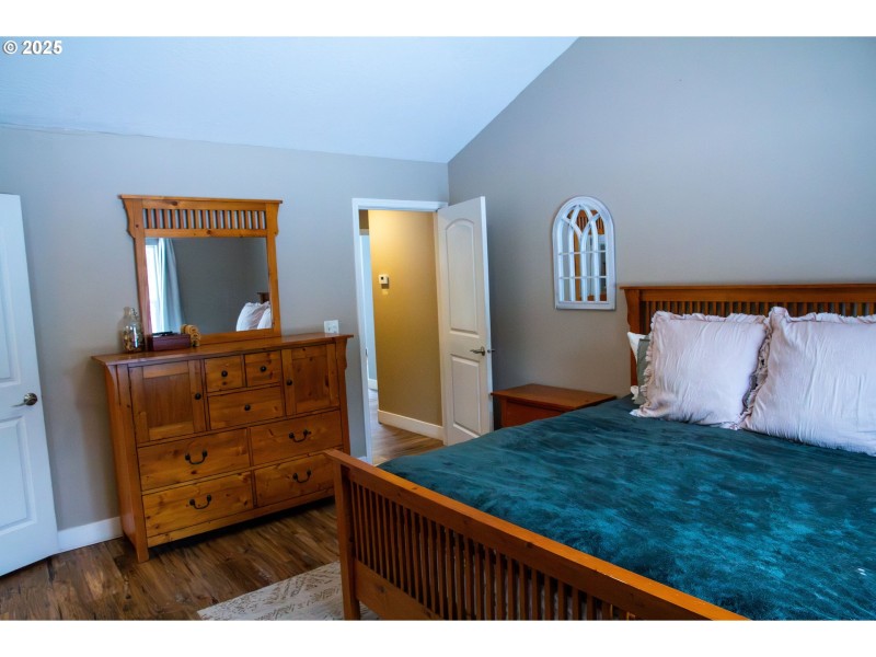 Bedroom, Primary