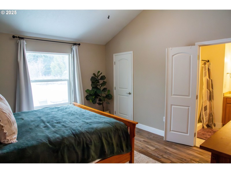 Bedroom, Primary