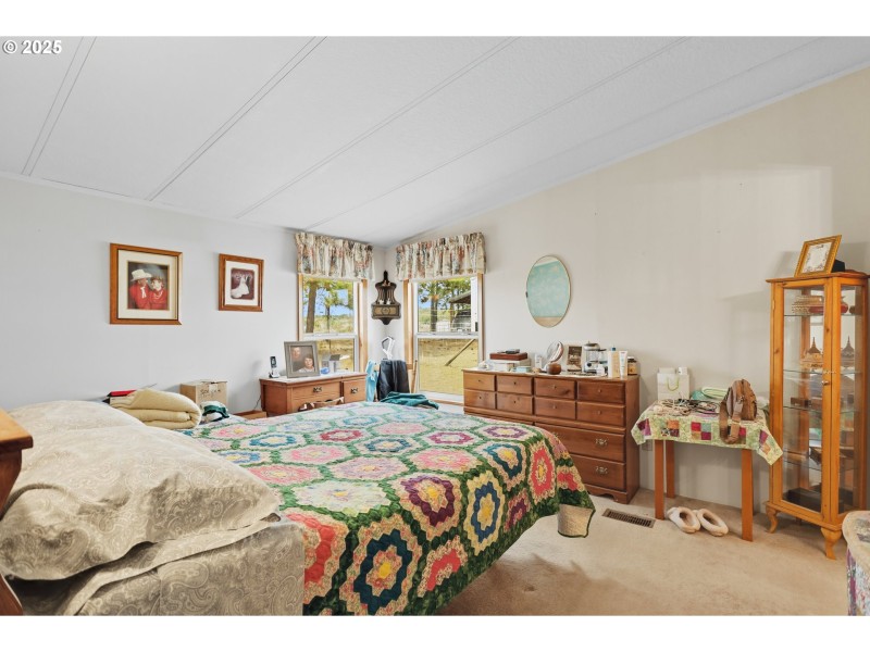 Bedroom, Primary