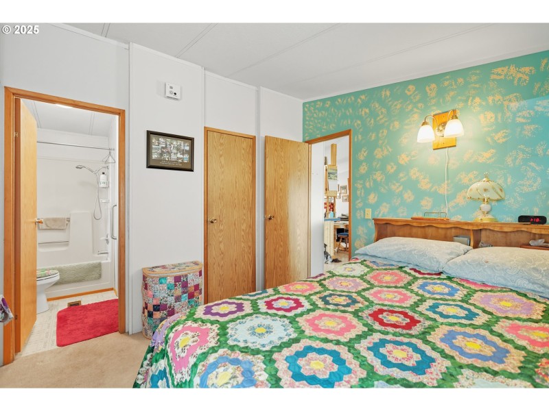 Bedroom, Primary