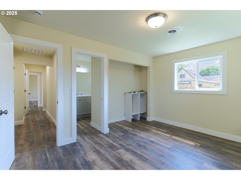 Bedroom, Primary