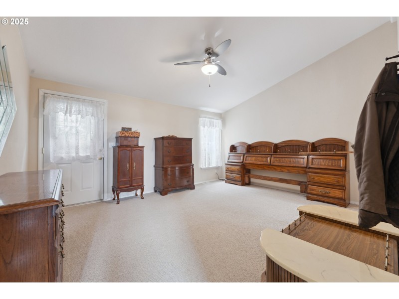 Bedroom, Primary
