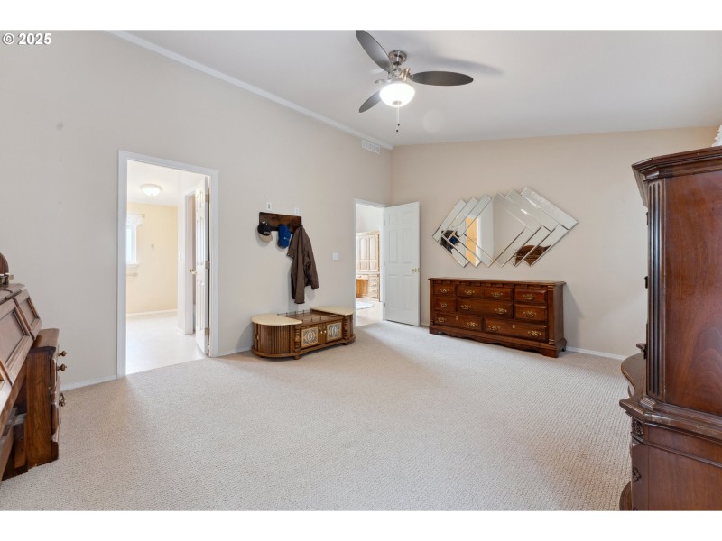 Bedroom, Primary