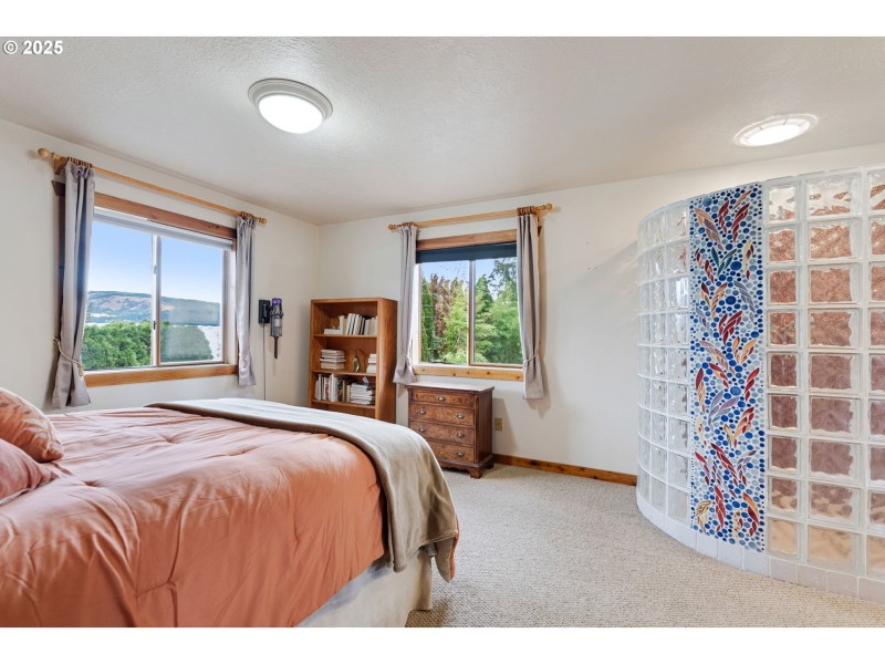 Bedroom, Primary
