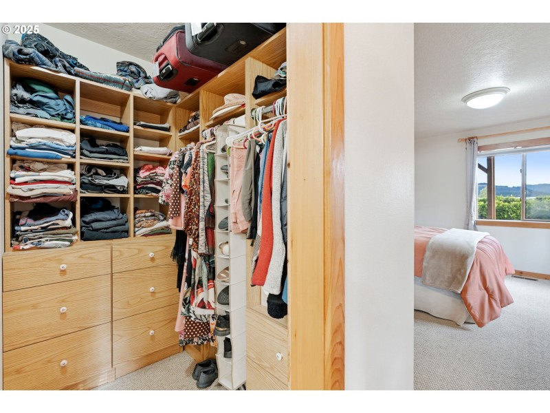 Bedroom, Primary