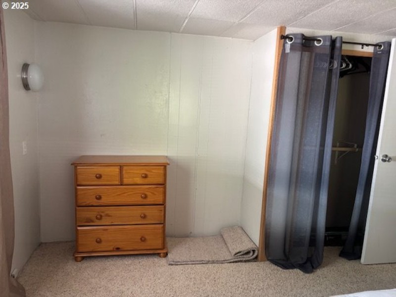 Bedroom, Primary