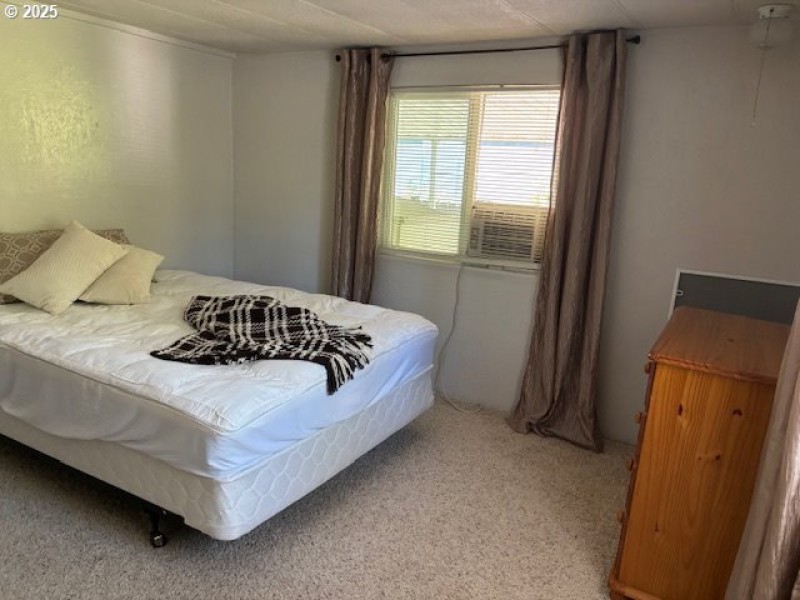 Bedroom, Primary