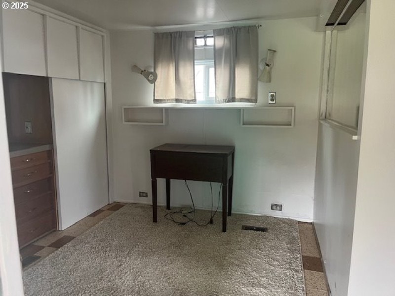 Bedroom, Primary