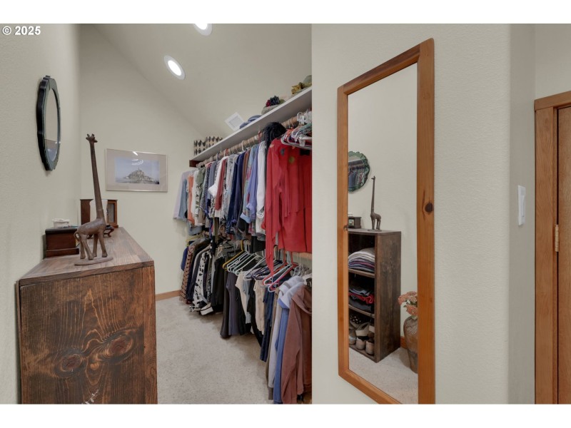 Bedroom, Primary