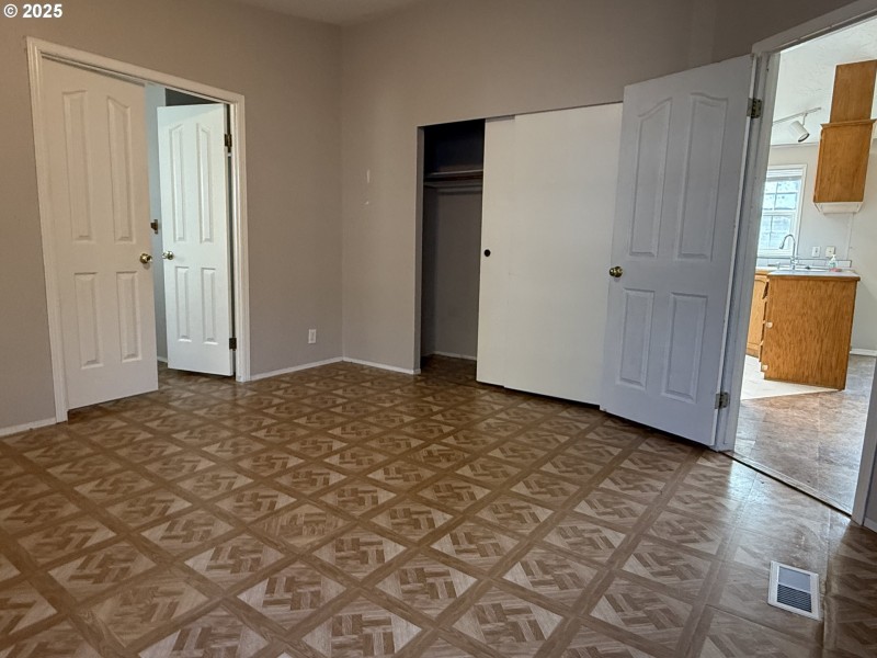 Bedroom, Primary