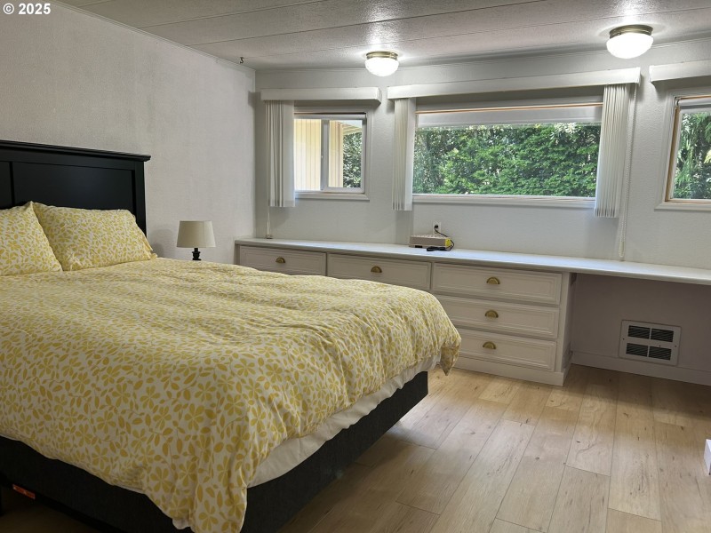 Bedroom, Primary
