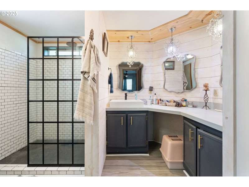 Bathroom, Attached