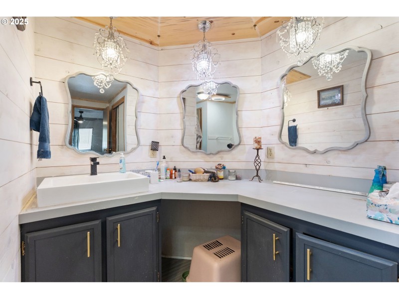 Bathroom, Attached