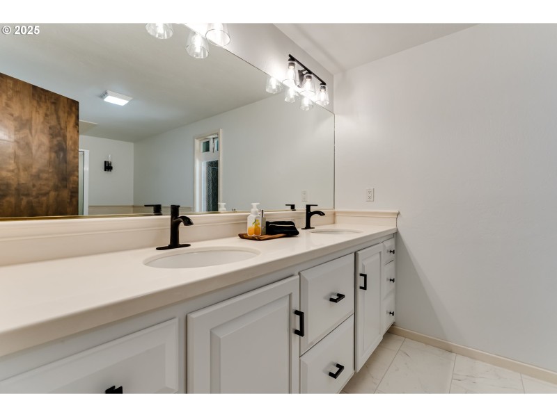 Bathroom, Attached