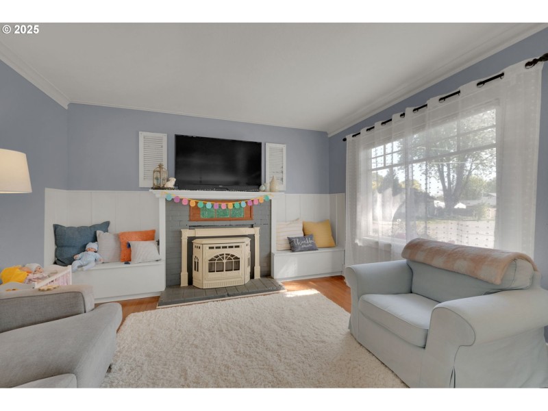Living Room/Entrance