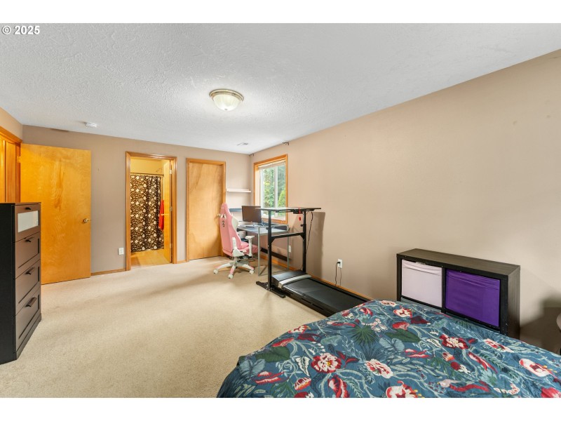 Bedroom, Primary