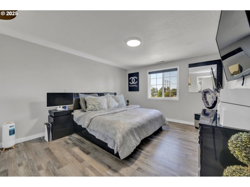 Bedroom, Primary