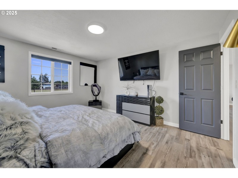 Bedroom, Primary