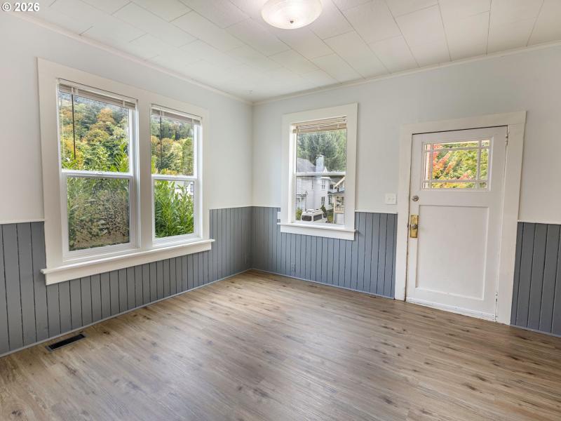 Living Room/Entrance