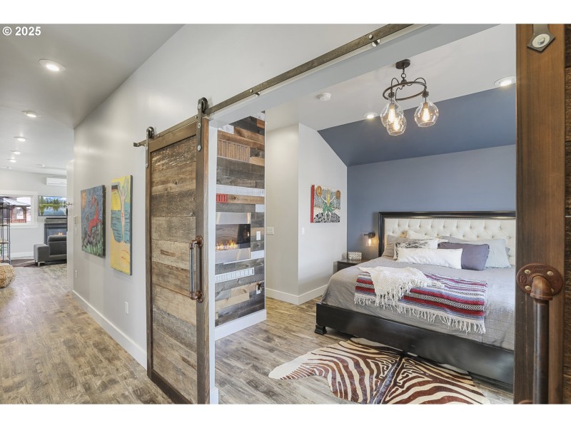 Bedroom, Primary
