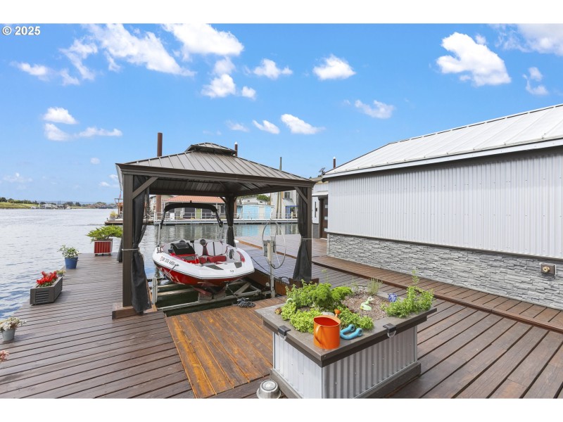 Dock